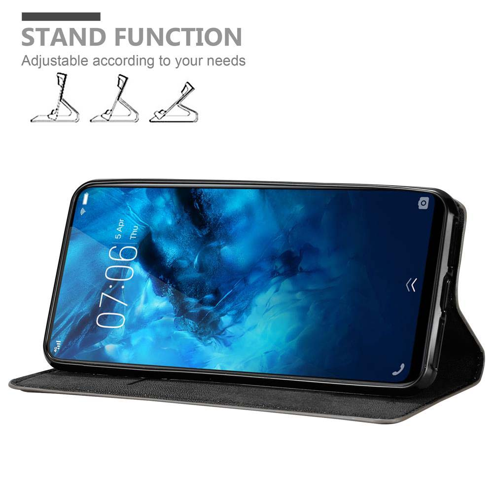 Telefono con custodia nera. Lo schermo mostra uno sfondo blu con dettagli di ora e data.