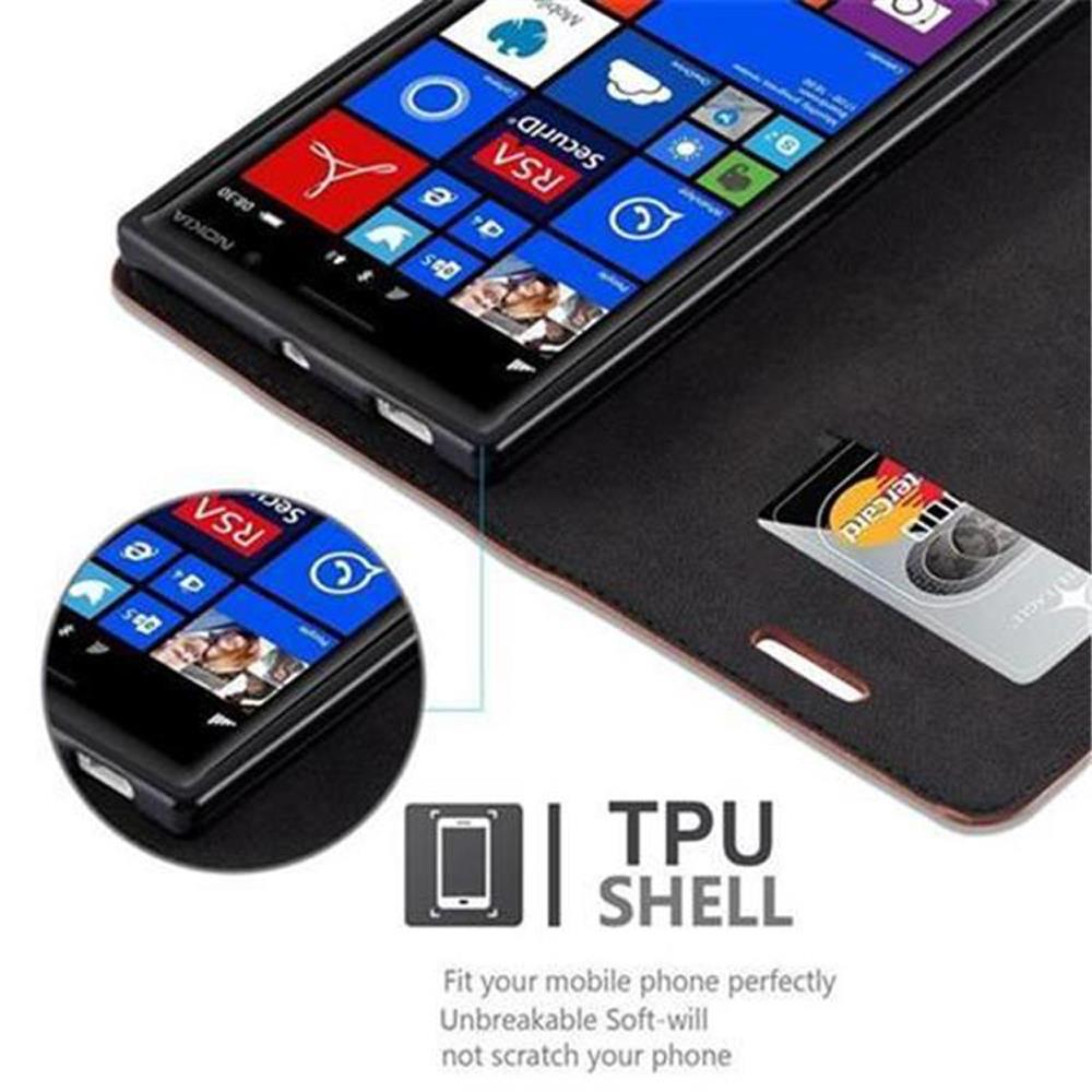 Ein Smartphone befindet sich in einer schwarzen Hülle mit einer Kreditkarte. Die Hülle ist geöffnet.