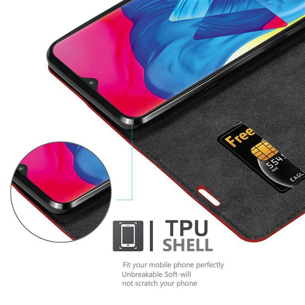 Telefono in custodia nera e rossa. Carta nella custodia. TPU Shell. Viene visualizzato lo schermo del telefono.
