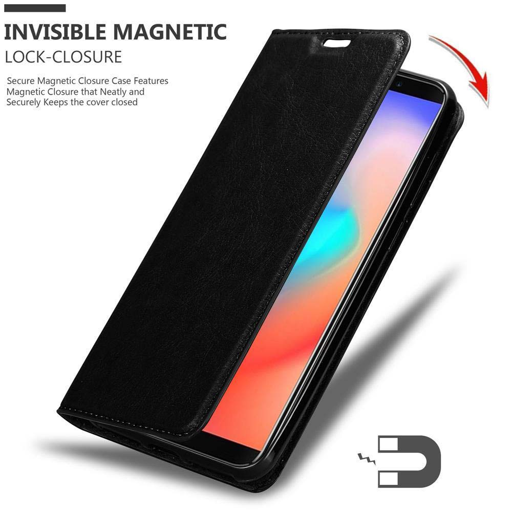 Un telefono nero è all'interno di una custodia a portafoglio nera chiusa.