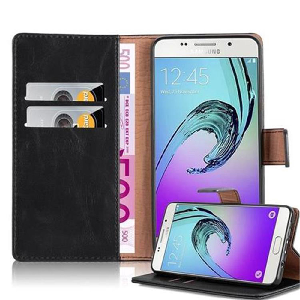 Teléfono negro con funda abierta, dinero y tarjetas. Muestra la hora. Se muestran dos teléfonos. La funda es negra.