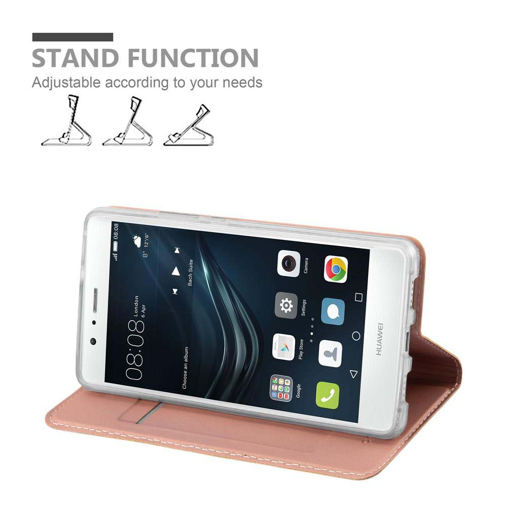 Teléfono rosa en una funda rosa, sobre un soporte, la pantalla muestra una interfaz.
