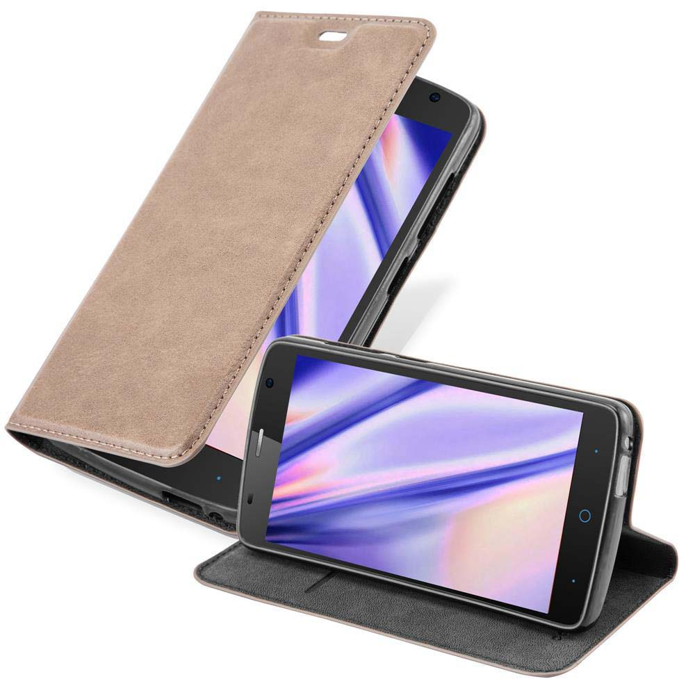 Dos teléfonos en fundas de cuero, uno abierto. Un teléfono está boca arriba, el otro está en una funda y apoyado.