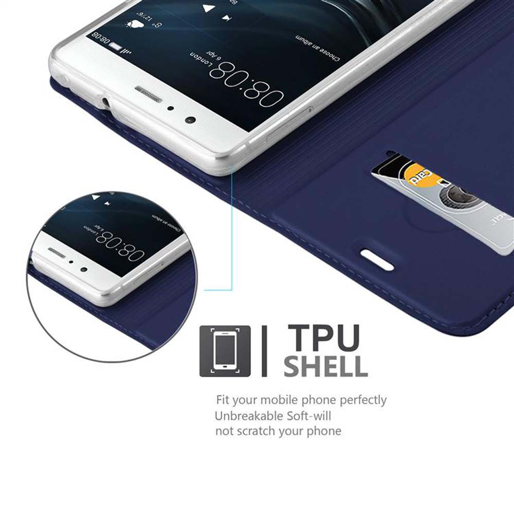 Teléfono en una funda azul con ranura para tarjeta. La pantalla está encendida. Un fondo blanco.