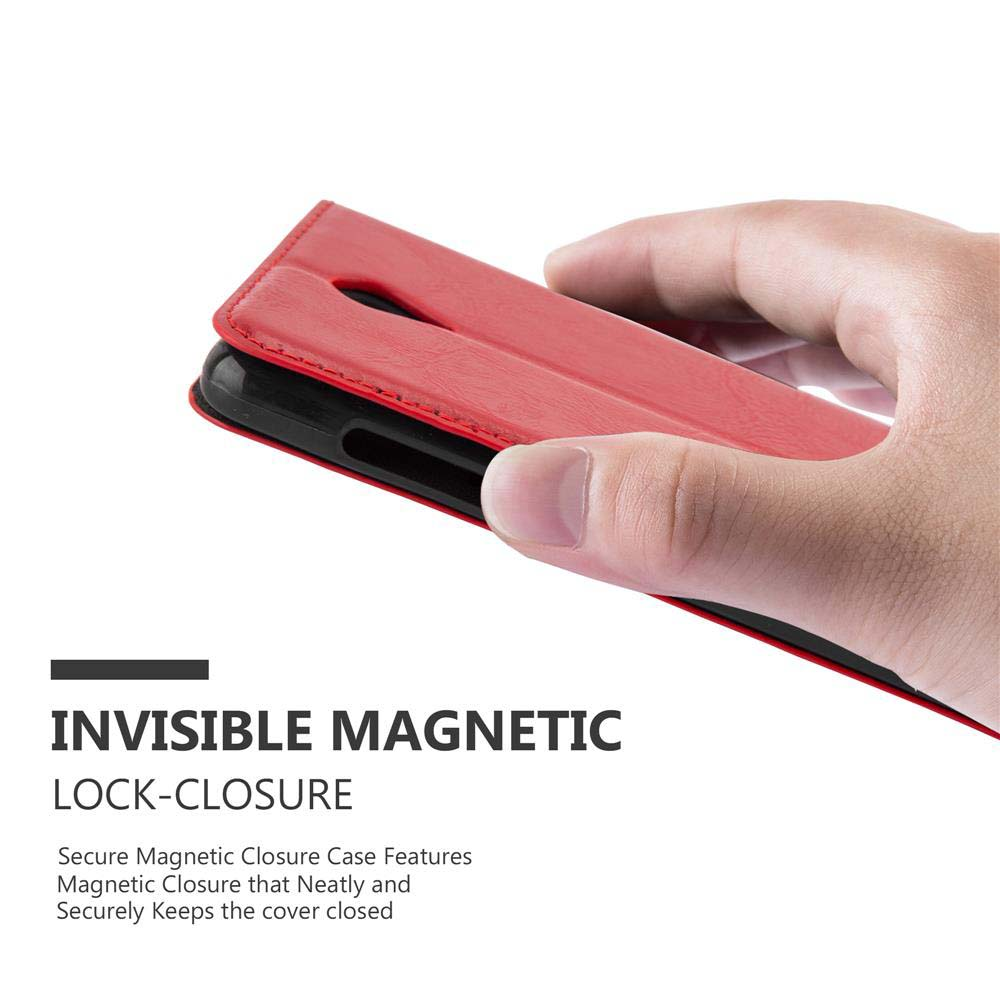 Mano che tiene una custodia per telefono rossa, parzialmente aperta. Testo: Chiusura magnetica invisibile.