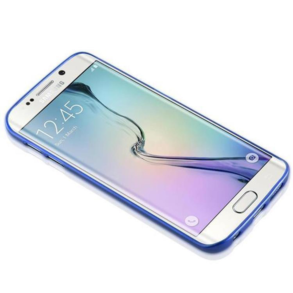 Silbernes Telefon mit blauem Rand. Der Bildschirm zeigt die Uhrzeit. Der Hintergrund ist weiß.