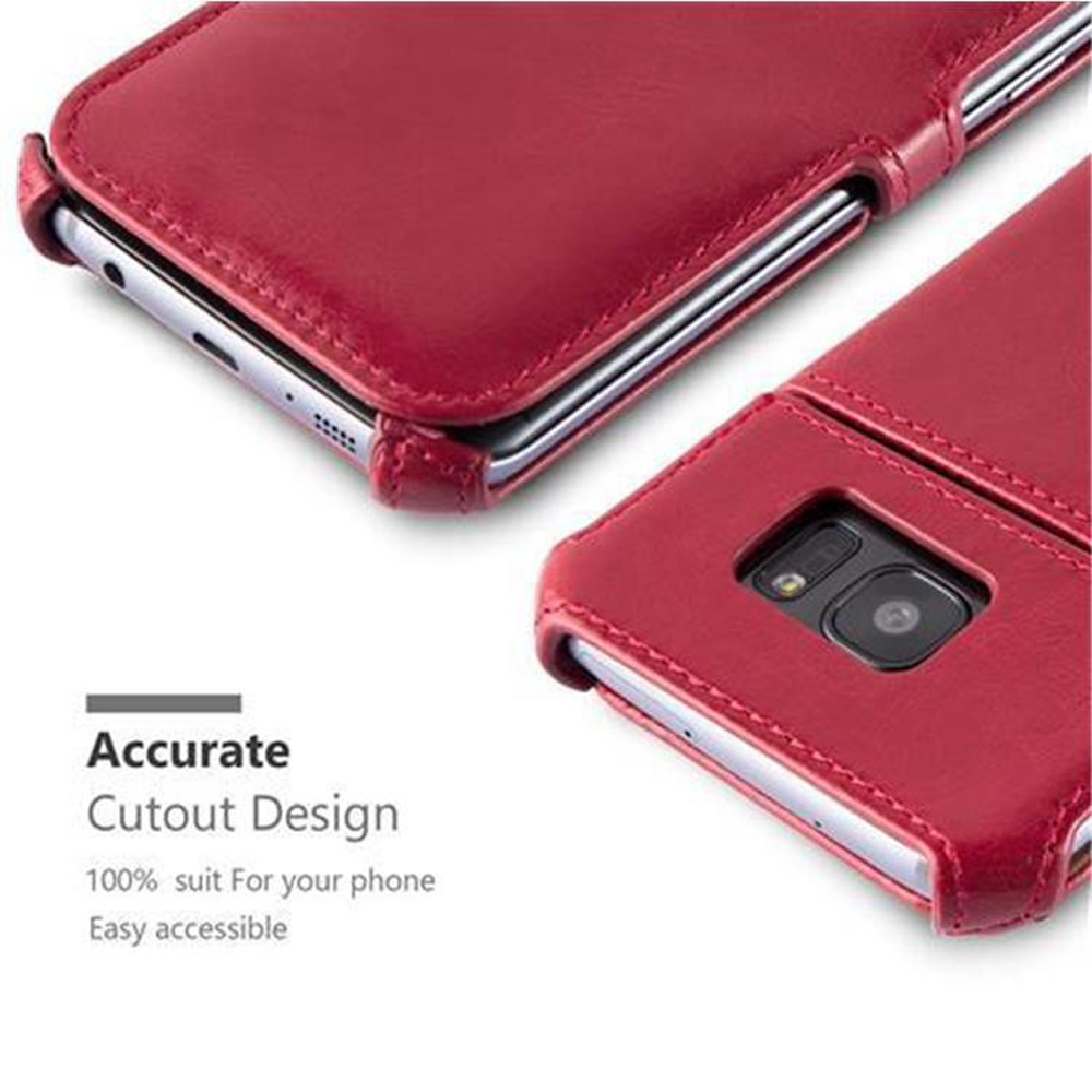 Primo piano di una custodia rossa per telefono con ritagli precisi. Mostra le caratteristiche e il design del telefono.