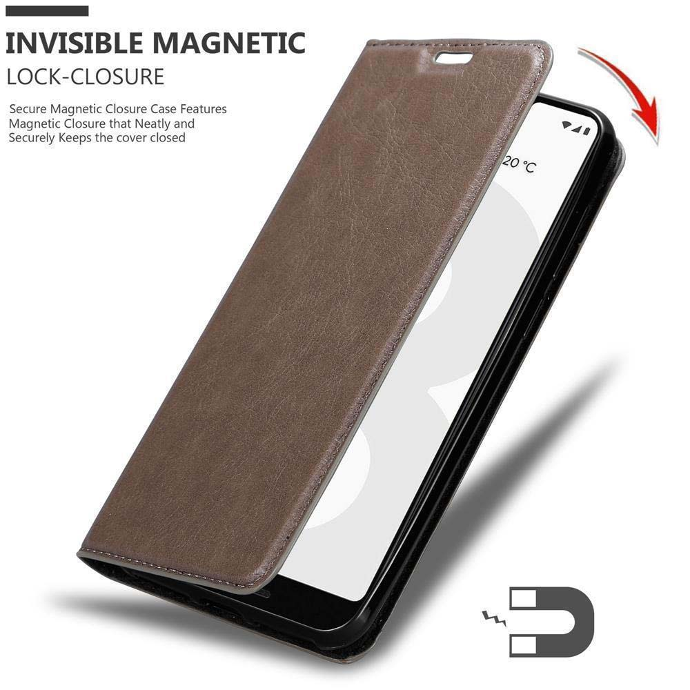 Custodia per telefono in pelle marrone aperta su un telefono nero. Il testo menziona la chiusura magnetica.