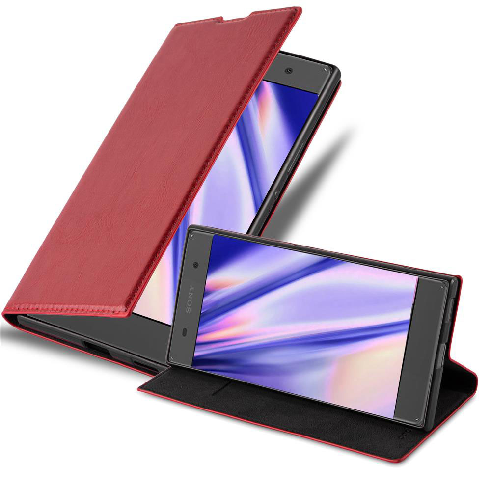 Dos teléfonos en fundas rojas. Uno está abierto, mostrando la pantalla. Otro está abierto y plano.
