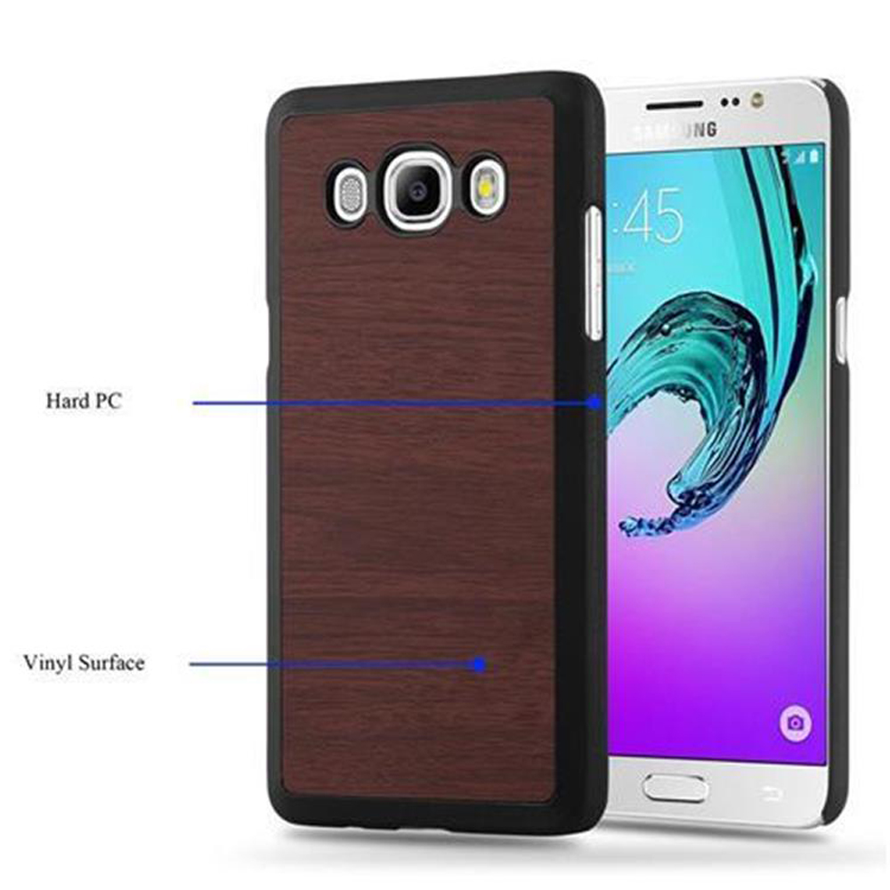 Un teléfono en una funda con textura de madera junto a otro teléfono. La funda es marrón.
