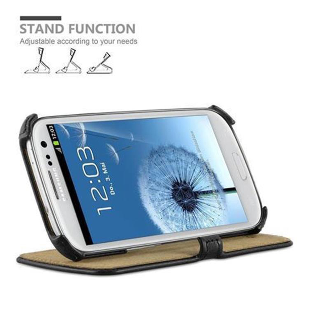 Telefono bianco in custodia nera e marrone con funzione stand. Testo: 'Funzione stand. Regolabile...'