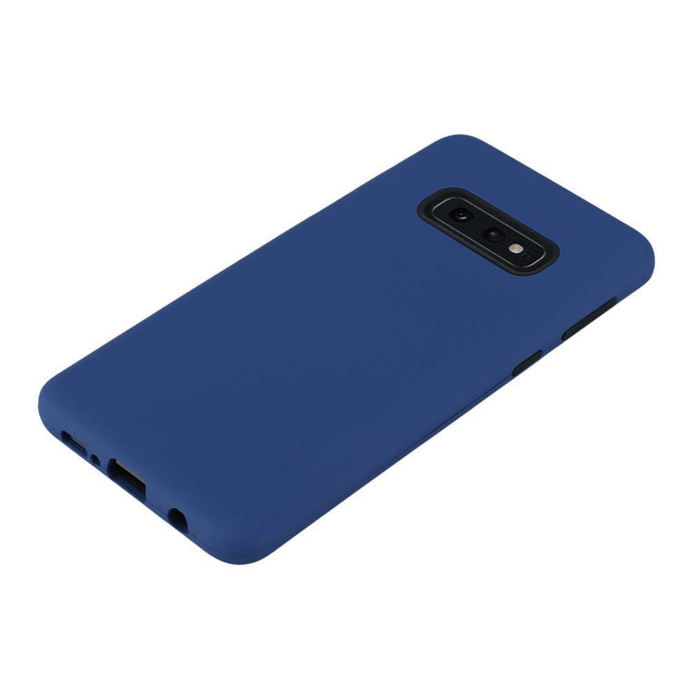 Custodia per telefono blu con ritagli per la fotocamera e la porta di ricarica. Finitura opaca.