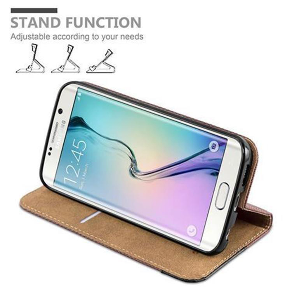 Telefono in una custodia marrone, mostrato con la funzione stand. Testo: Funzione stand. Sfondo bianco.