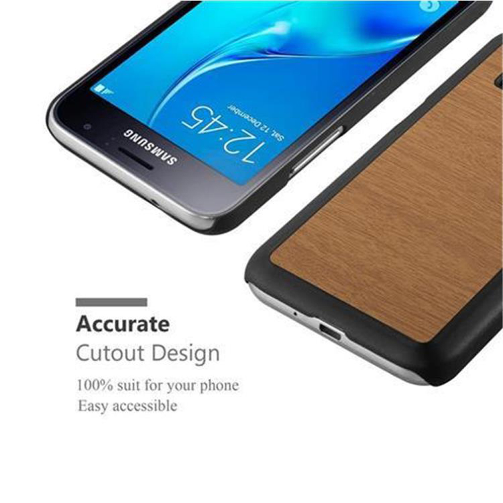 Telefono in una custodia con motivo legno. Lo schermo del telefono mostra una schermata iniziale.