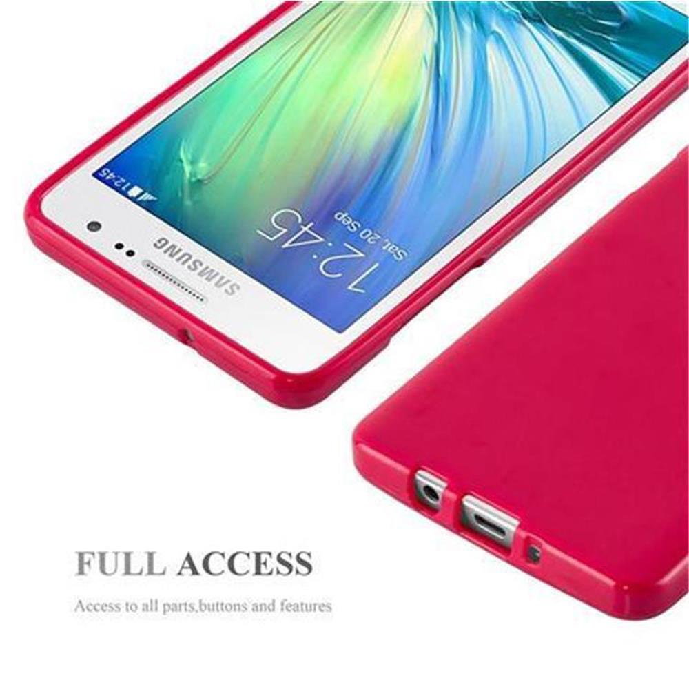 Una custodia rossa per telefono e un telefono. Il telefono è rosso con uno schermo bianco che mostra l'ora e i dettagli del telefono.