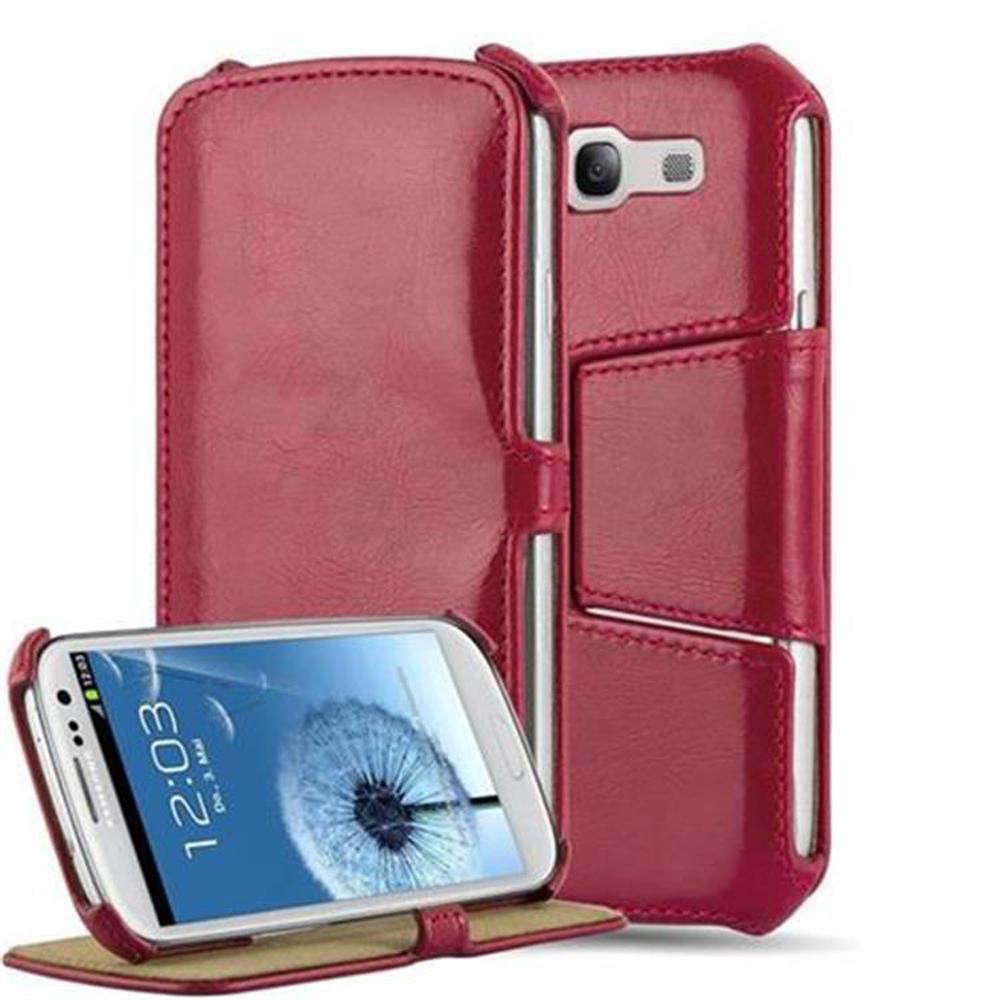 Custodia rossa con telefono che mostra l'ora.