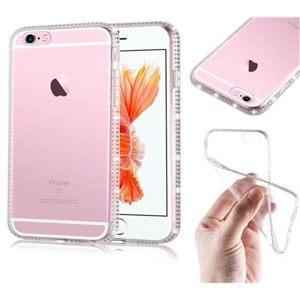 Ein Telefon in einer rosa Hülle. Die Hülle ist transparent mit Strasssteinen. Eine Hand hält eine transparente Hülle.