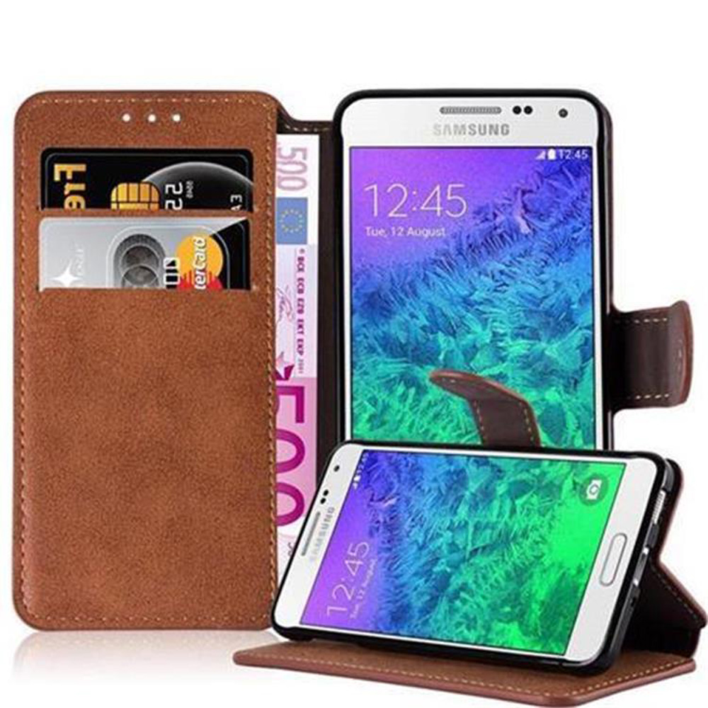Étui de téléphone marron ouvert, montrant de l'argent et des cartes. Téléphone à l'écran.