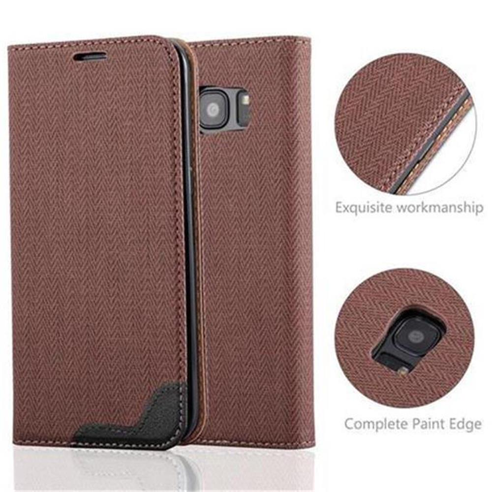 Custodia per telefono marrone con un design strutturato, un telefono e un dettaglio in primo piano.