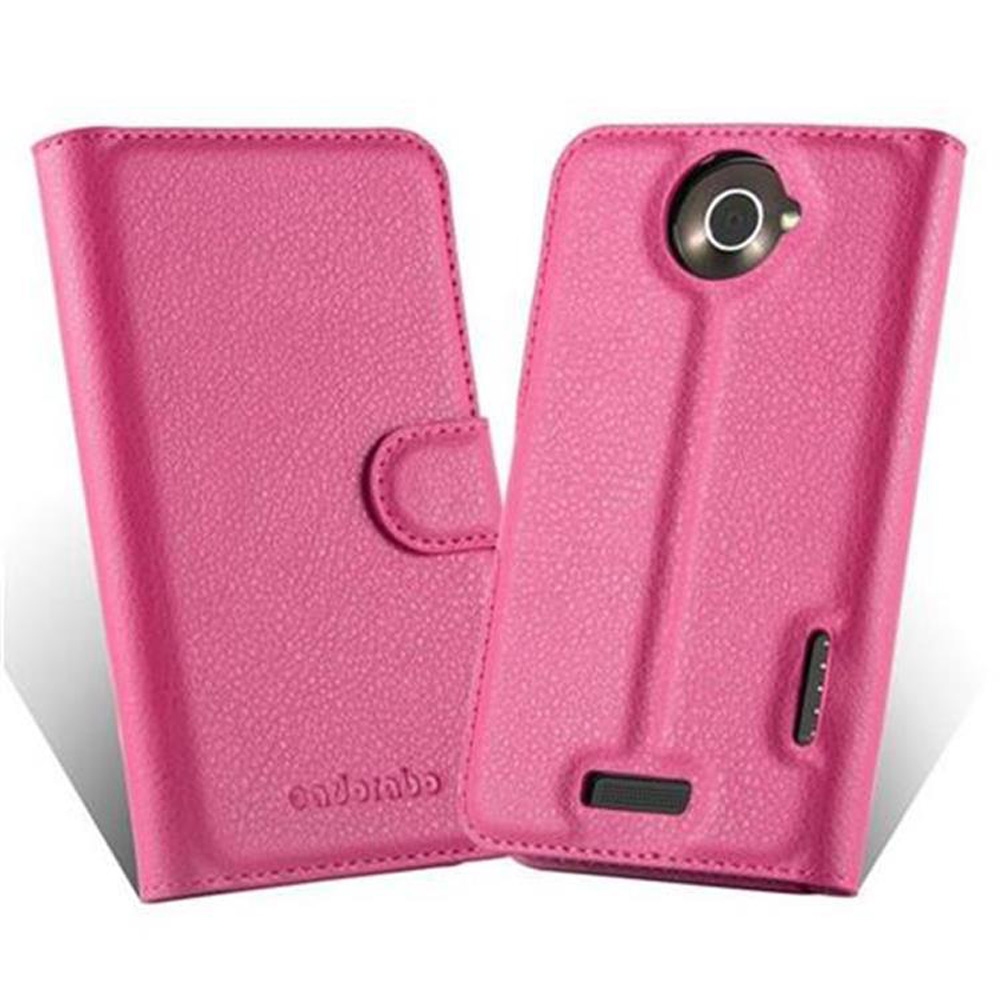 Custodia rosa, aperta e chiusa. La custodia ha un bottone e un ritaglio per la fotocamera. Pelle rosa.