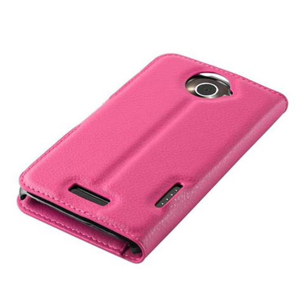 Una custodia per telefono rosa. La custodia è chiusa.