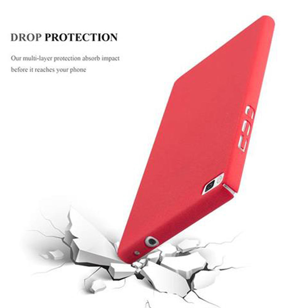 Una funda roja para teléfono cae sobre piedras blancas rotas. La funda está en ángulo, mostrando su lado.