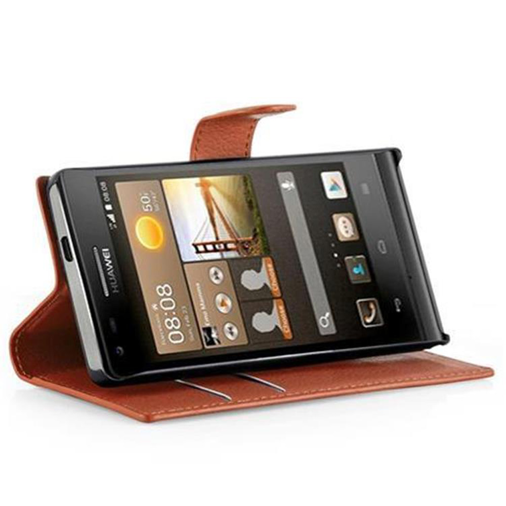 Un teléfono con una funda se coloca sobre la mesa, mostrando la pantalla de inicio.