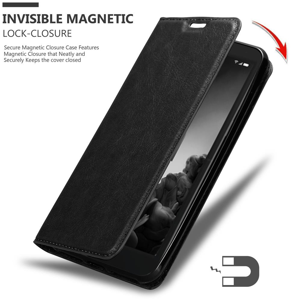 Custodia per telefono nera, con il telefono all'interno. La custodia è aperta. Chiusura magnetica.
