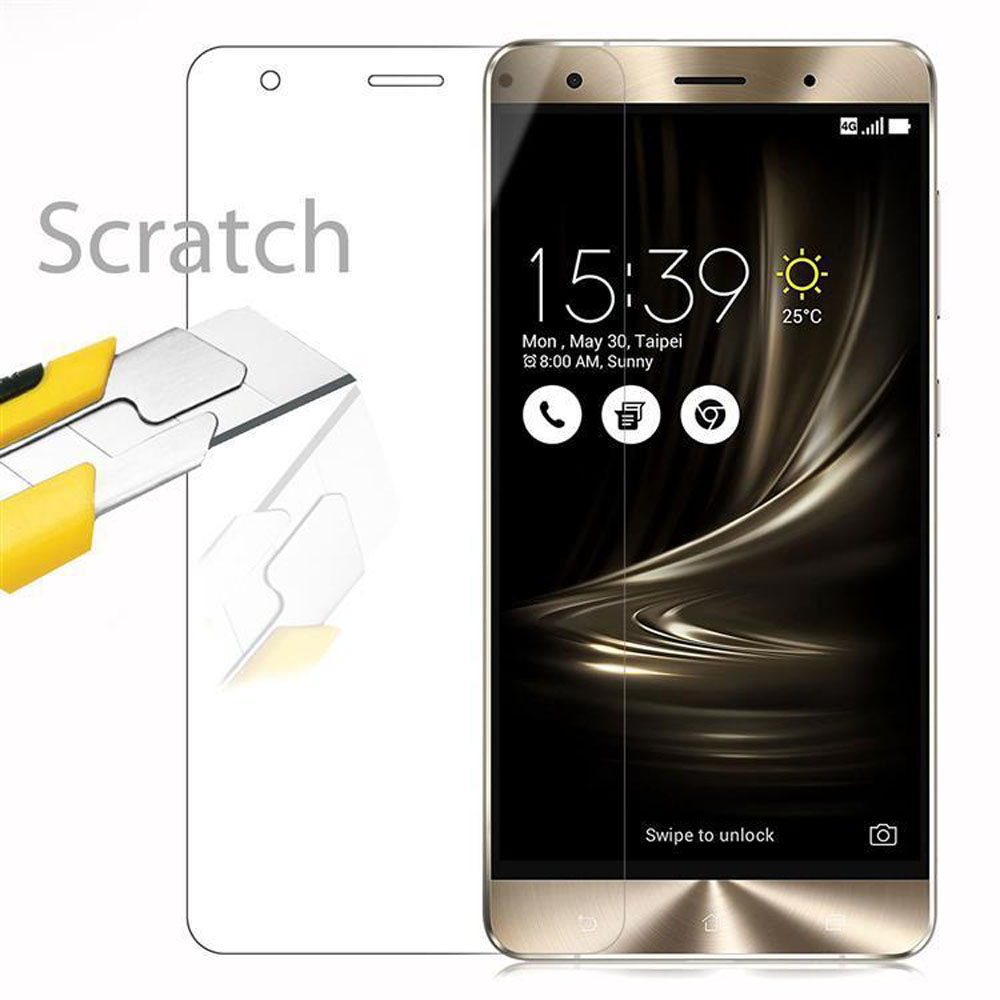 Telefono con protezione schermo graffiato da un coltello, con sovrapposizione trasparente.