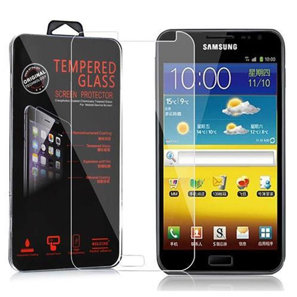 Un proteggi schermo e un telefono. Il telefono mostra l'ora e il meteo.