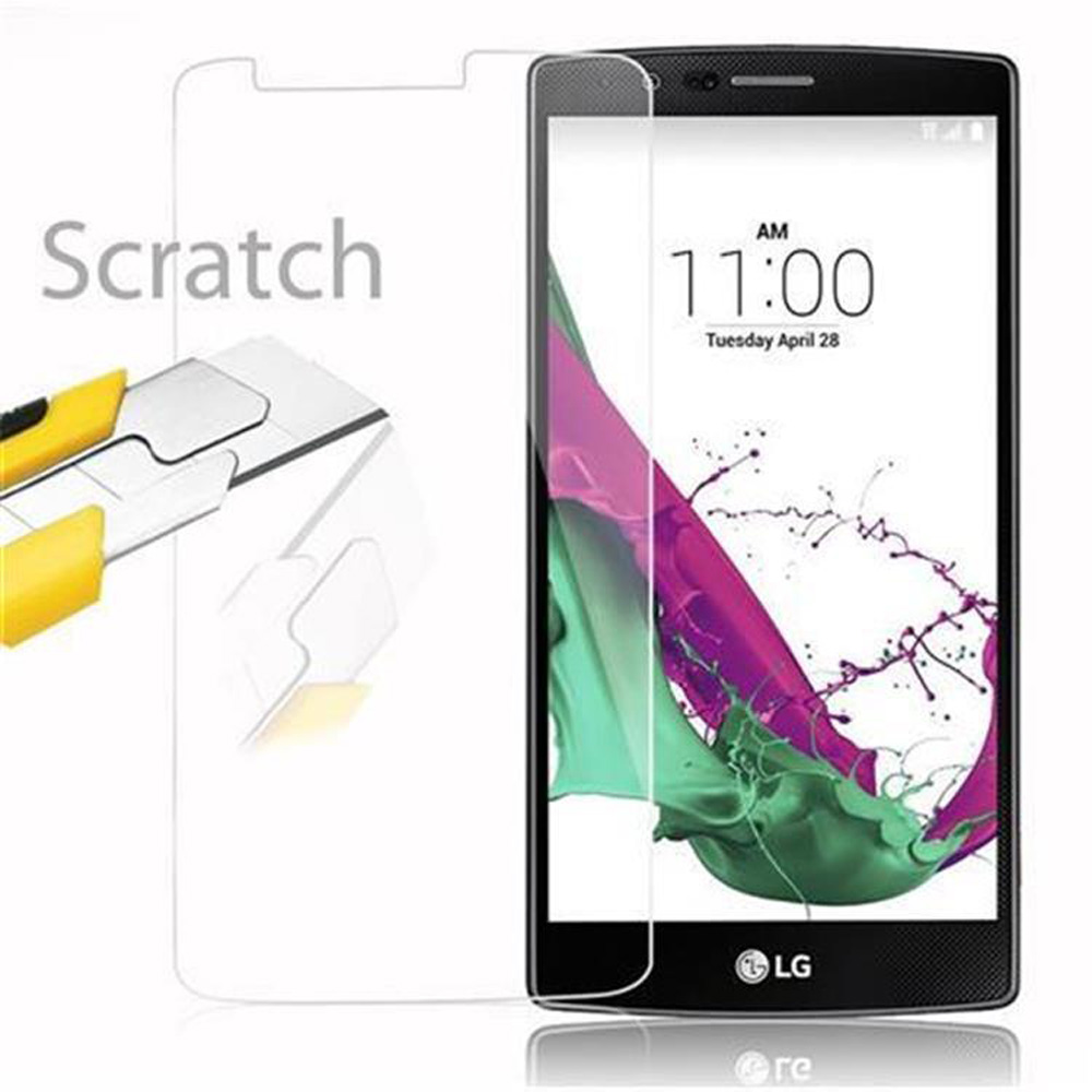 Un teléfono con un protector de pantalla que se aplica con un cuchillo. Texto: Rasguño.