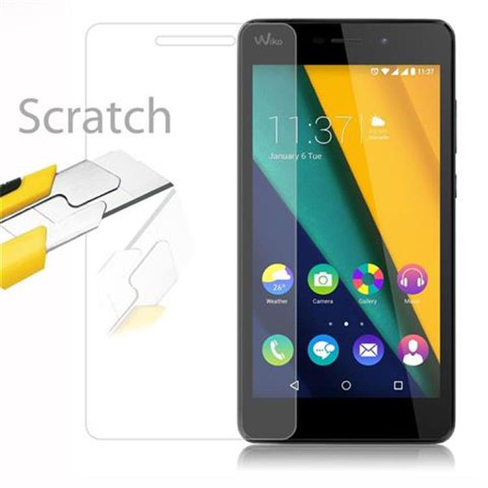 Telefono Wiko con protezione. Testo 'Scratch' e taglierino. Schermo mostra l'ora.