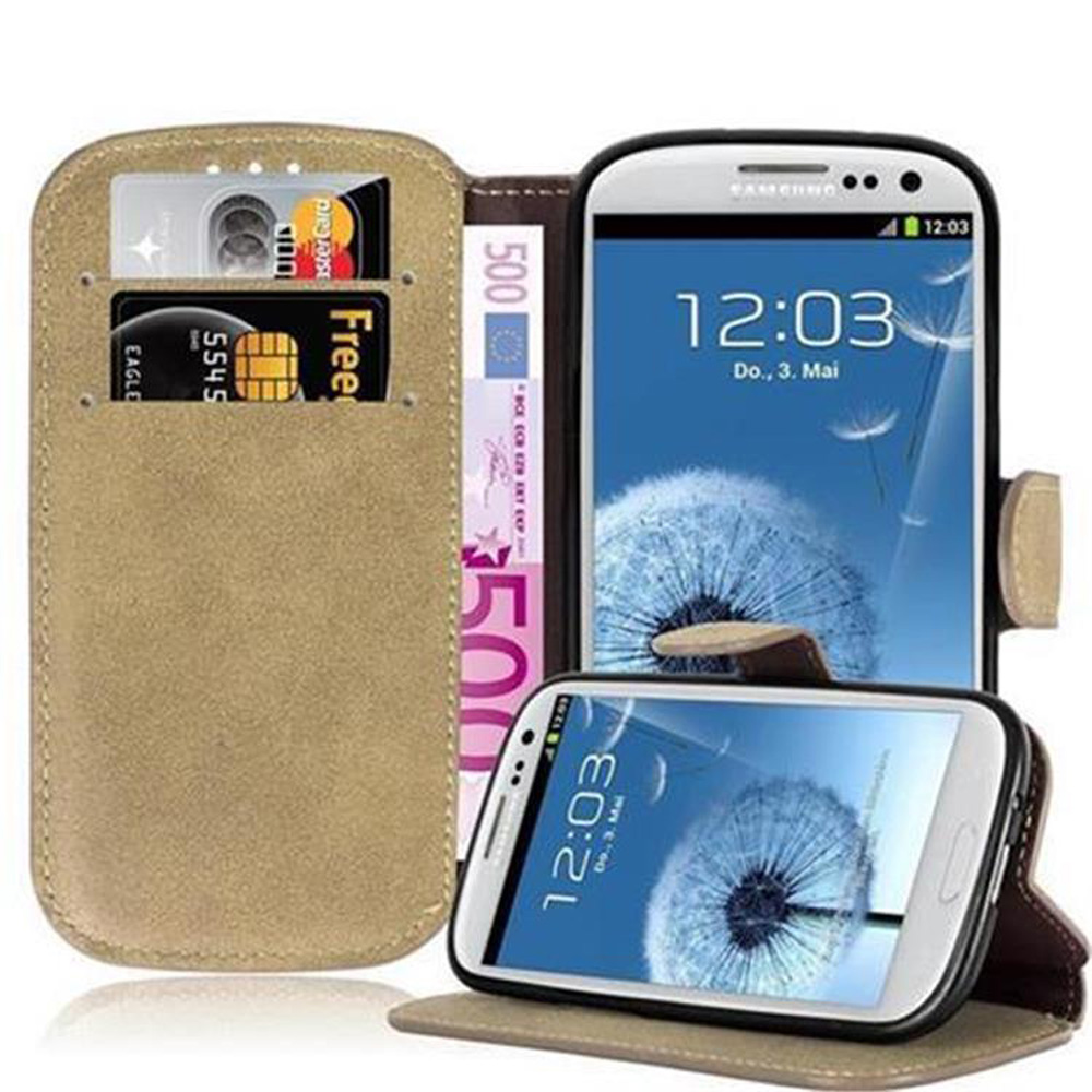 Un teléfono en una funda tipo cartera con tarjetas y dinero.