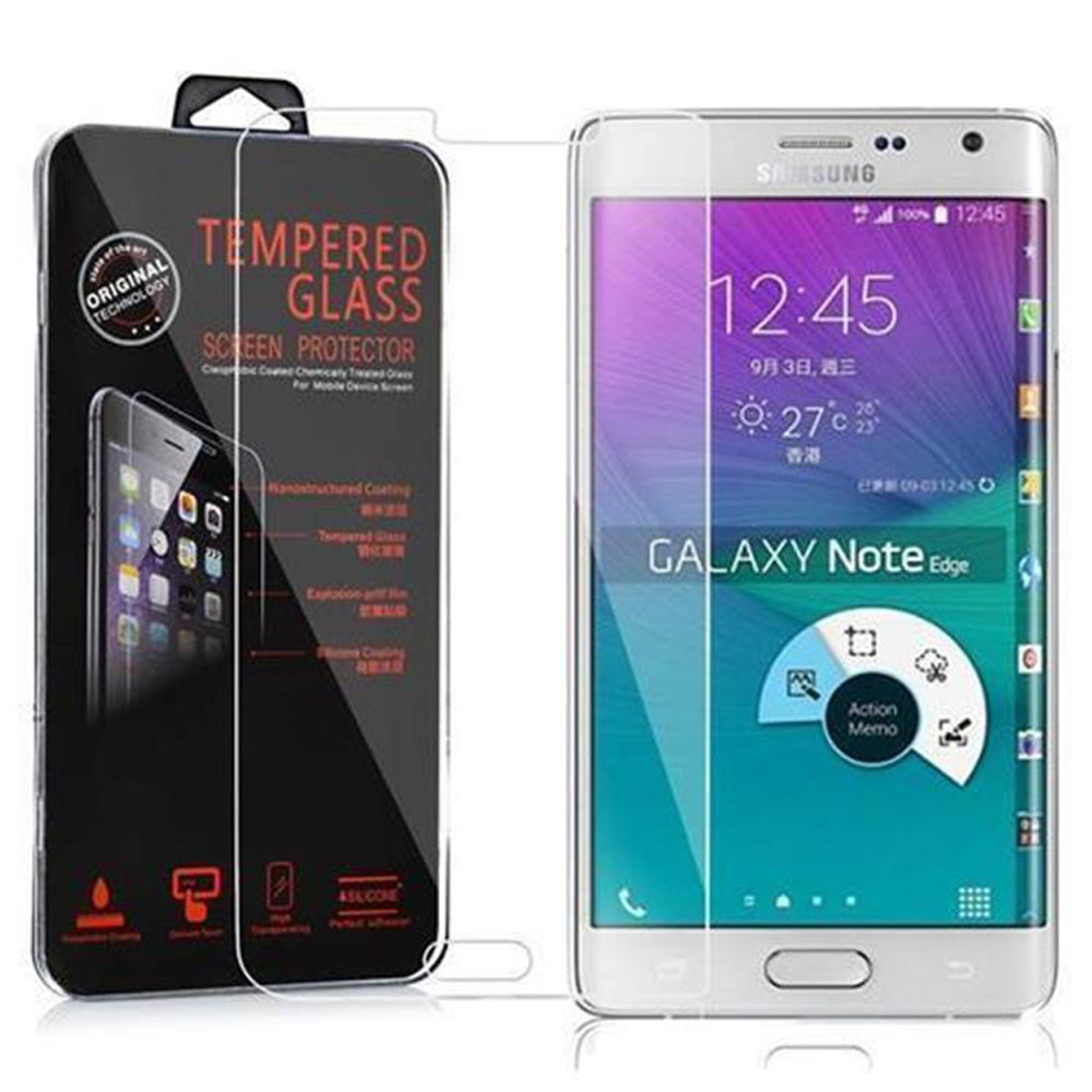 Un telefono con protezione schermo e confezione. Lo schermo mostra l'ora e la data.