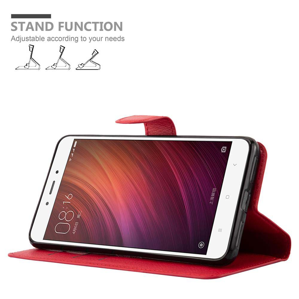 Ein Telefon in roter Hülle, als Ständer verwendet. Der Bildschirm zeigt einen roten und rosa Farbverlauf.