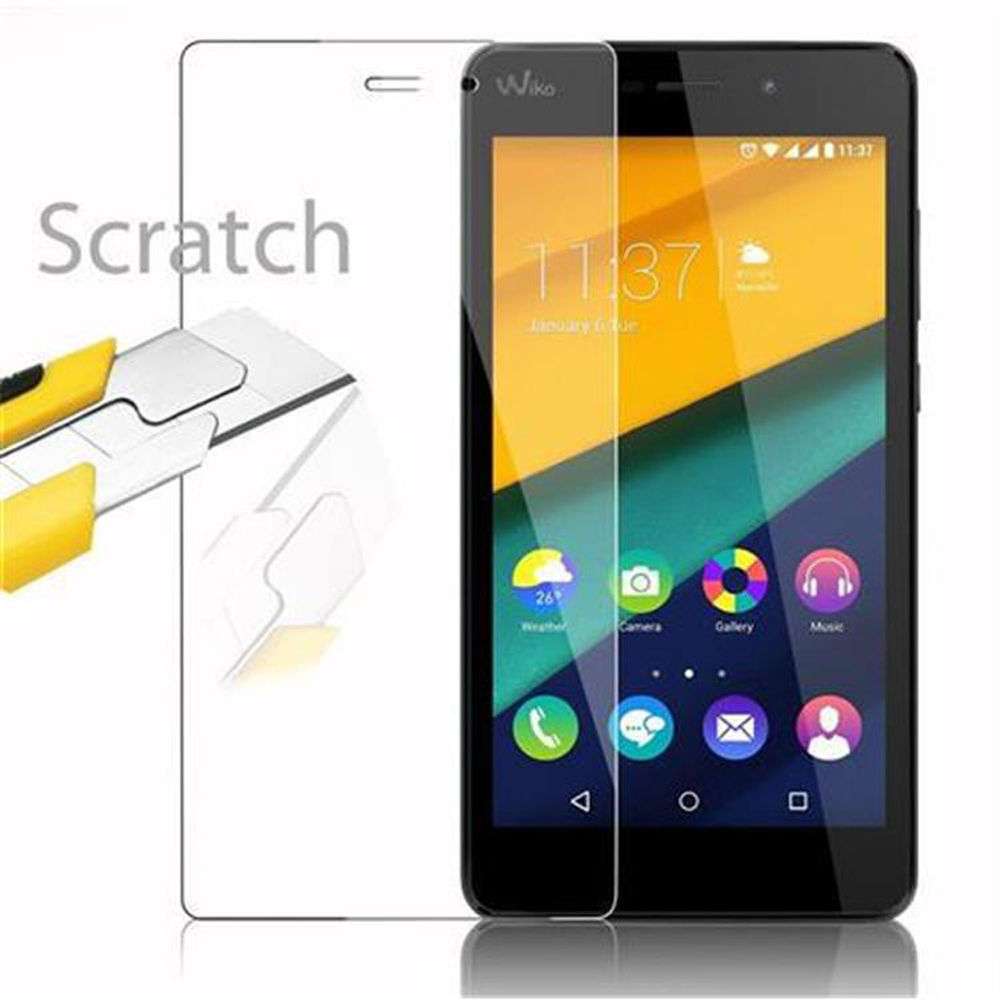 Un telefono Wiko con protezione schermo e coltello. 6 gennaio, app mostrate.