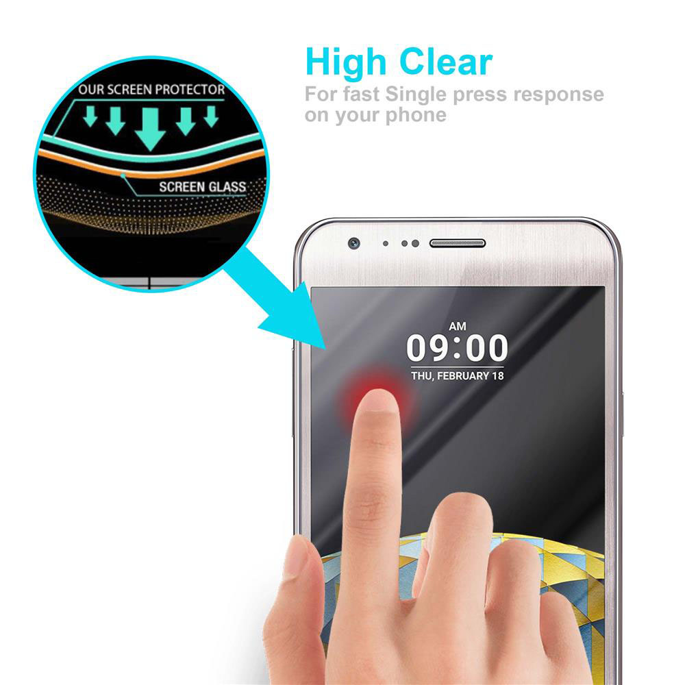 Uno smartphone con un dito che preme sullo schermo. Il testo indica alta chiarezza e risposta rapida.