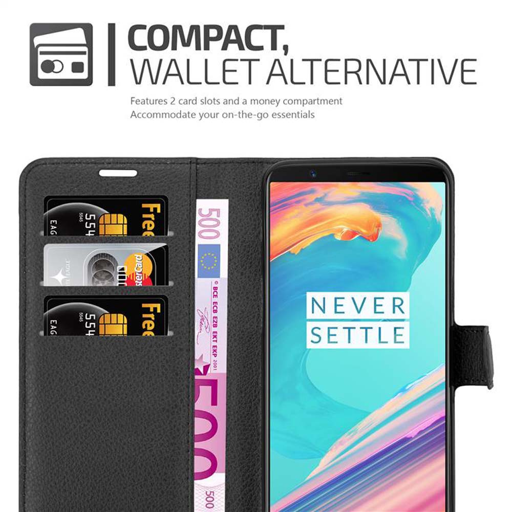 Handyhülle mit Karten und Geld. Die Hülle ist schwarz. Das Telefon zeigt die Oberfläche.