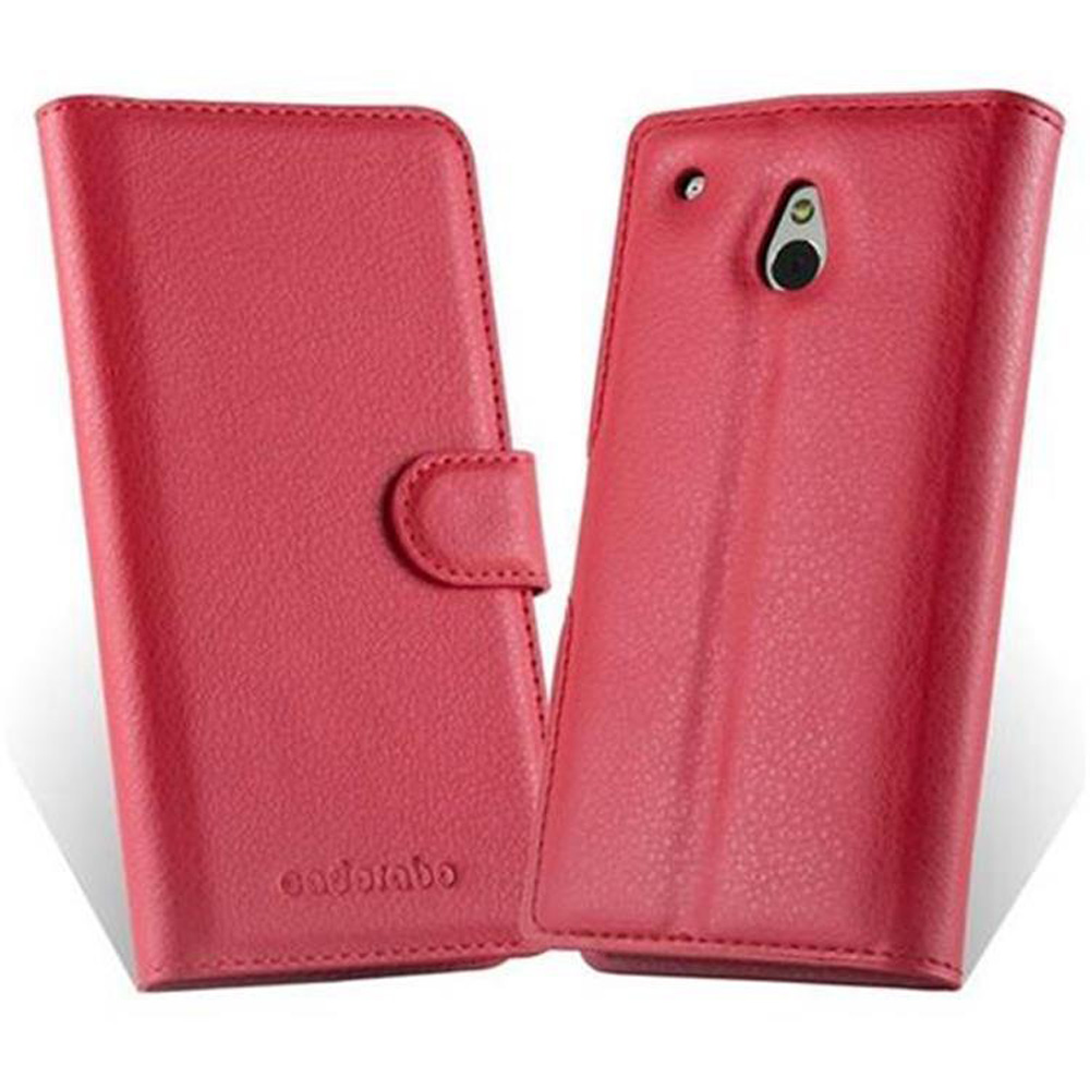 Custodia per telefono rossa, aperta, che mostra il telefono all'interno e chiusa con una chiusura. Isolato su bianco.