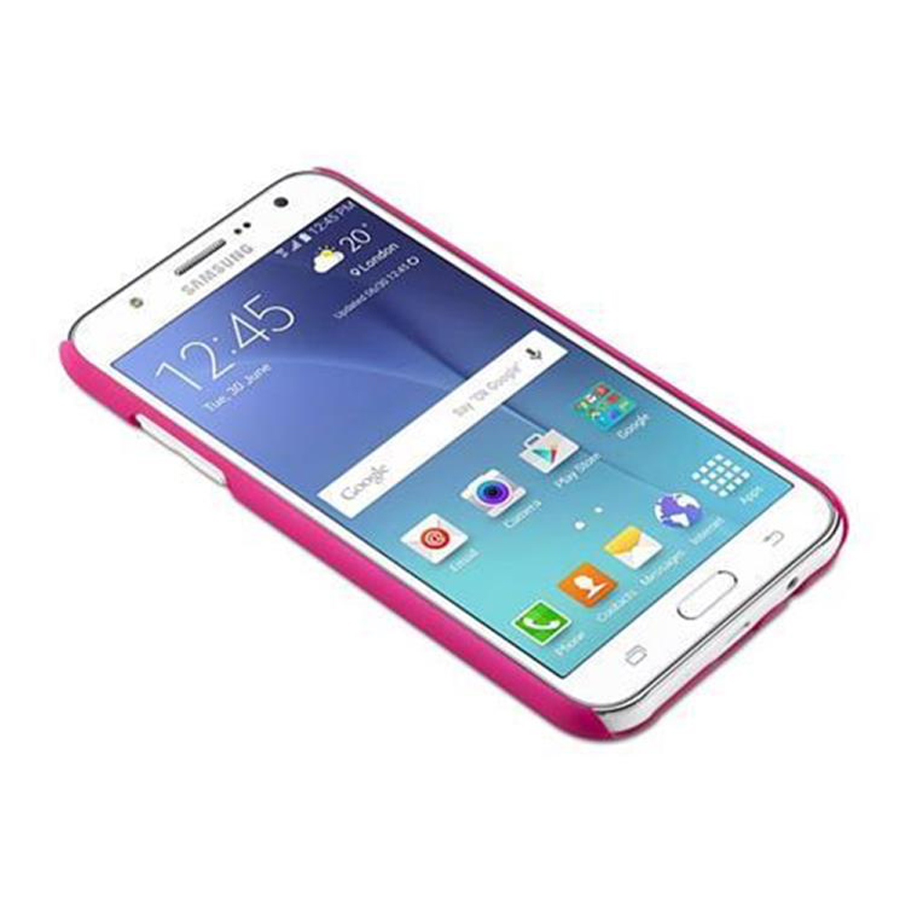 Telefono in una custodia rosa. Il telefono è inclinato, mostrando lo schermo e la custodia. Sfondo bianco, vista da un'angolazione.