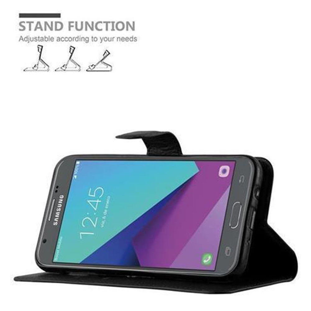Un telefono è in una custodia che può essere un supporto. L'ora 12:45 è sullo schermo. La custodia è nera.