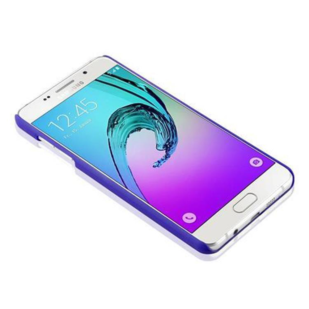 Telefon mit lila und blauem Gehäuse. Das Telefon wird im Winkel gezeigt, zeigt Bildschirm- und Gehäusedetails.
