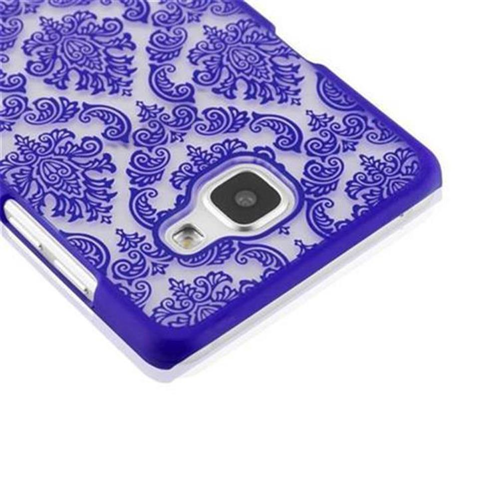 Nahaufnahme einer blau floral gemusterten Handyhülle.