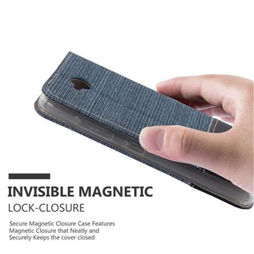 Mano sosteniendo una funda de teléfono azul texturizada. El texto dice 'INVISIBLE MAGNETIC LOCK-CLOSURE'.