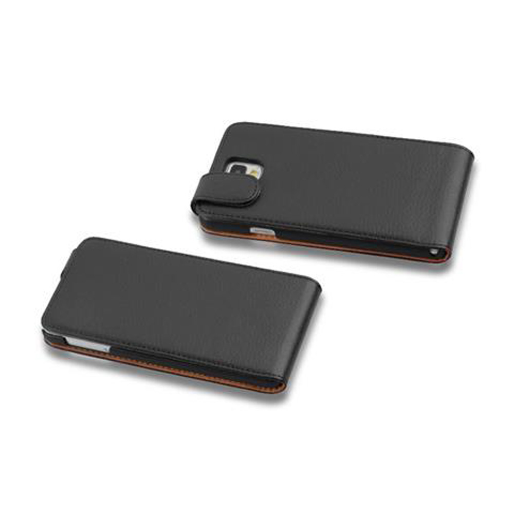 Schwarze Handyhüllen, offen und geschlossen. Das offene Etui zeigt die Innenseite und das Telefon ist drin.