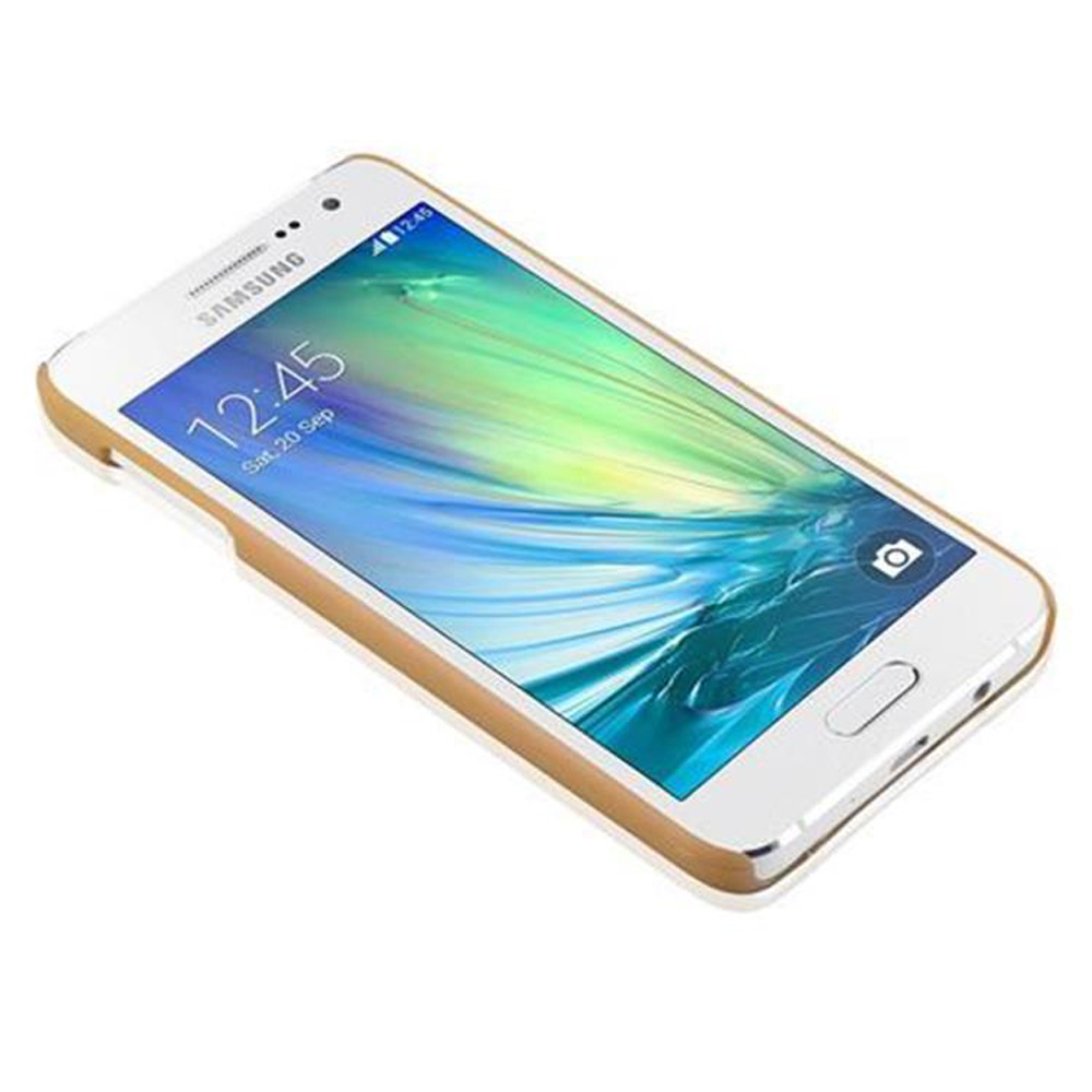 Smartphone bianco con cornice dorata su sfondo bianco. Lo schermo mostra l'ora.