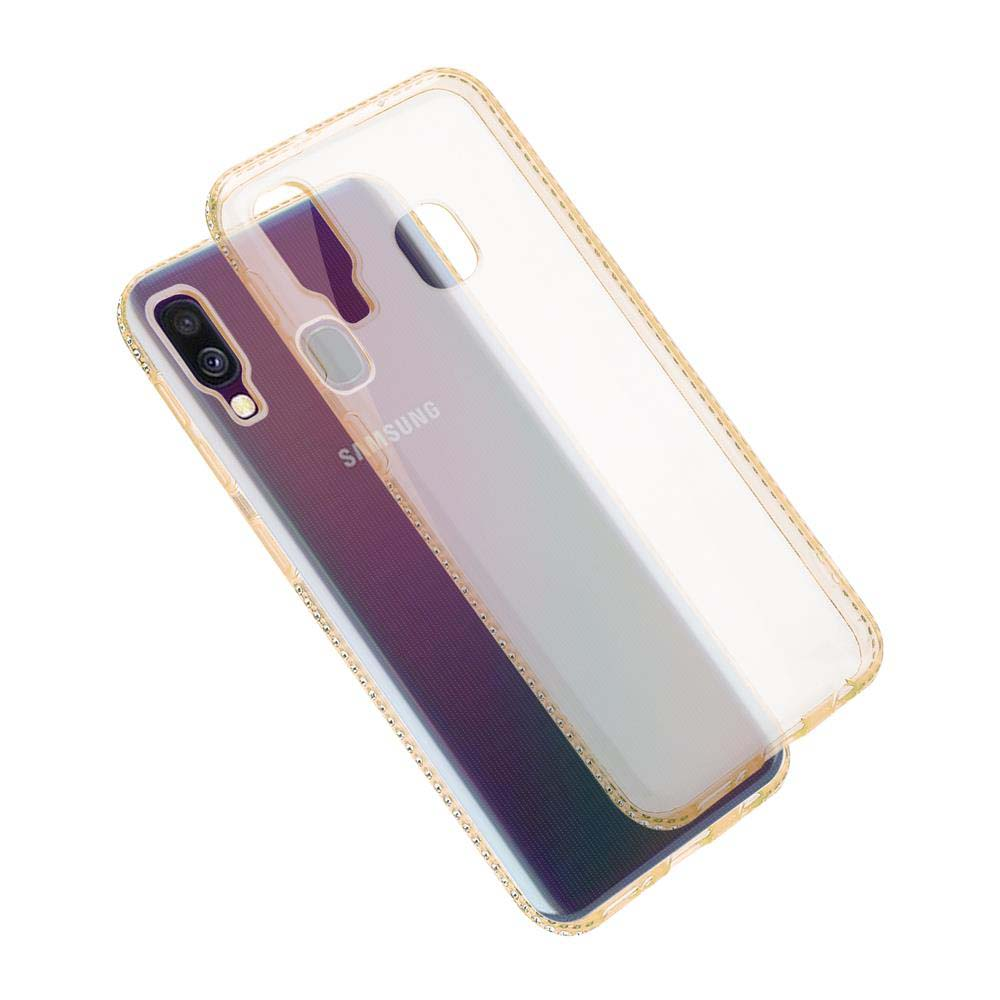 Eine transparente Handyhülle auf einem lila Telefon. Die Hülle hat einen goldenen Rand. Das Telefon hat eine Kamera.