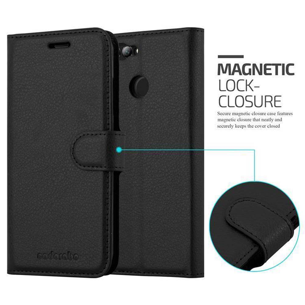 Una custodia per telefono con chiusura magnetica. Pelle scura, dettaglio chiusura con bottone.