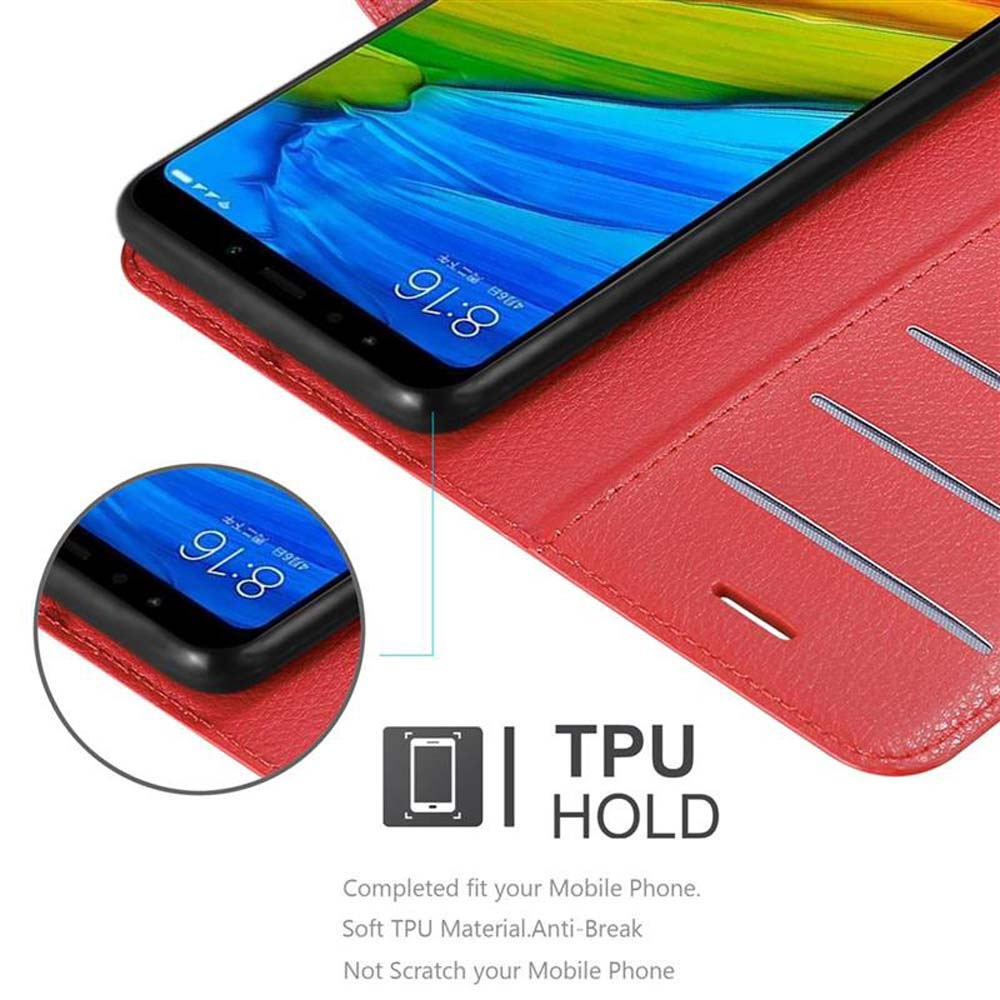 Telefon in roter Hülle mit sichtbarem Bildschirm. Innenraum hat Kartenfächer. Text: TPU Hold, Anti-Break.