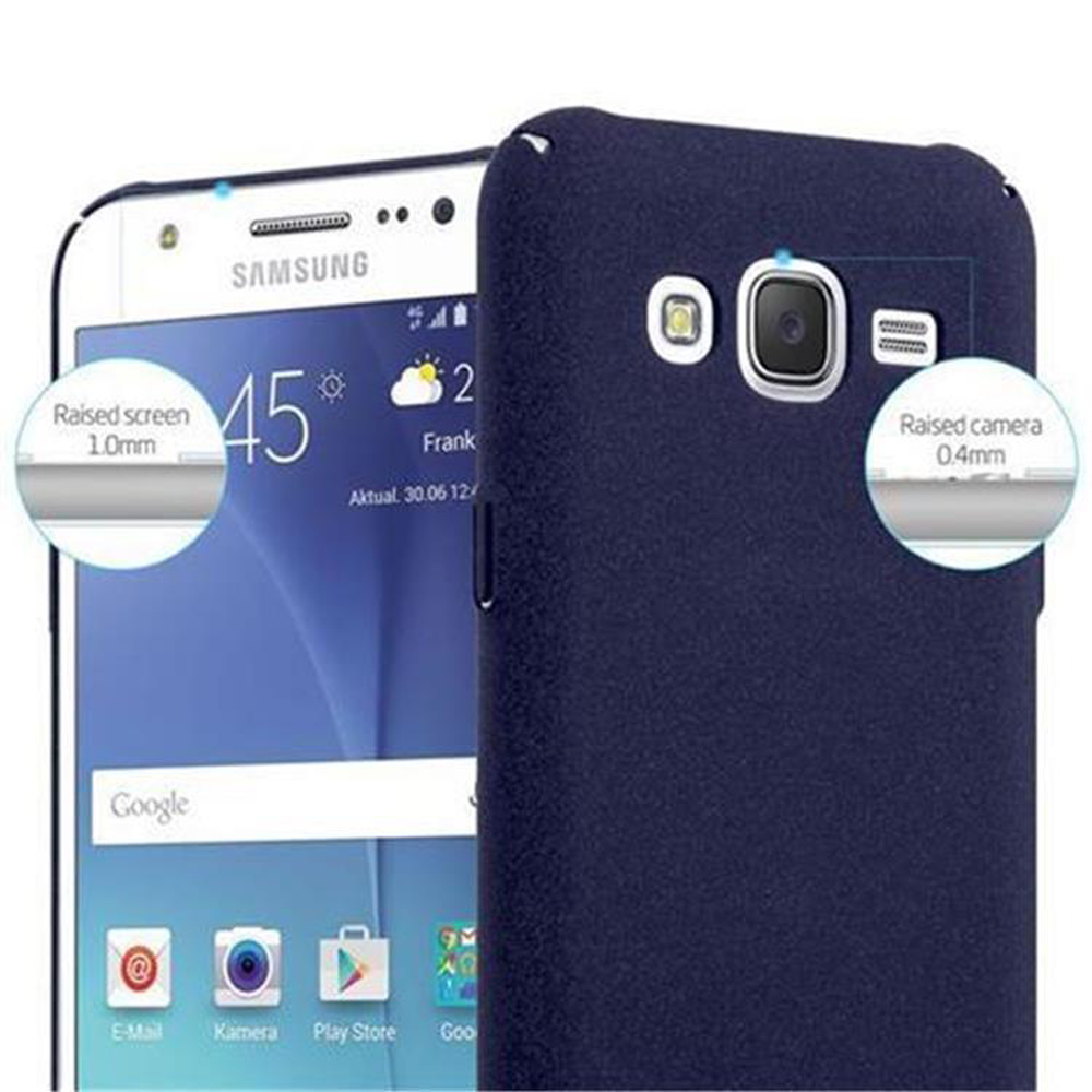 Smartphone e custodia. Il telefono è bianco e la custodia è blu scuro.